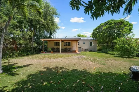 2750 NW 4th Street Miami FL 33125