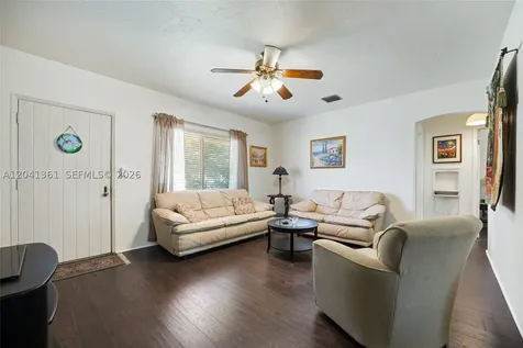 2750 NW 4th Street Miami FL 33125