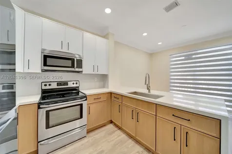 17620 NW 73rd Avenue Hialeah FL 33015