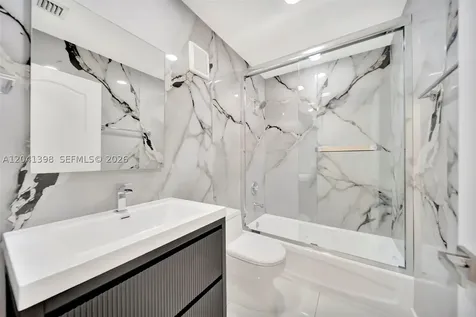 17620 NW 73rd Avenue Hialeah FL 33015