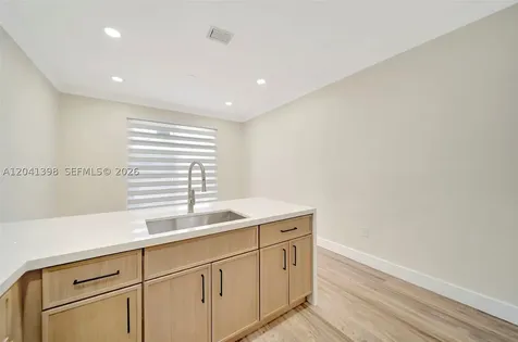 17620 NW 73rd Avenue Hialeah FL 33015