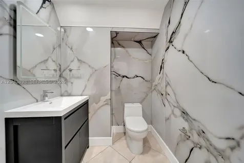 17620 NW 73rd Avenue Hialeah FL 33015