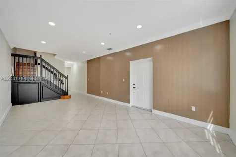 17620 NW 73rd Avenue Hialeah FL 33015