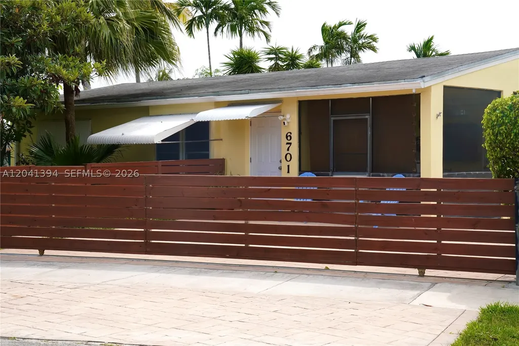 6701 Harding Street Hollywood FL 33024