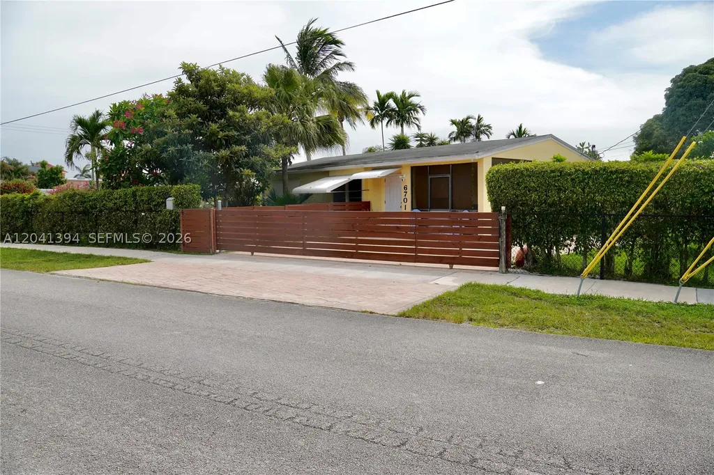 6701 Harding Street Hollywood FL 33024