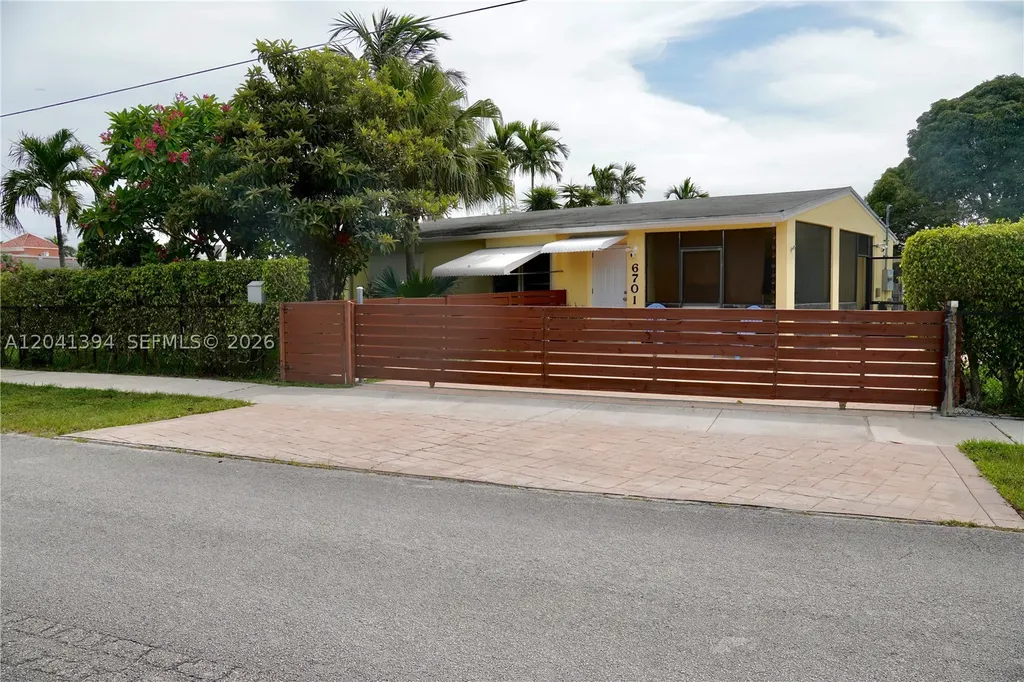 6701 Harding Street Hollywood FL 33024