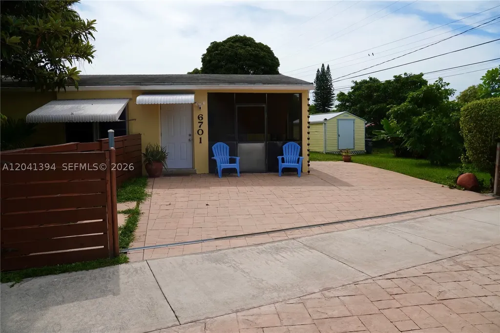 6701 Harding Street Hollywood FL 33024
