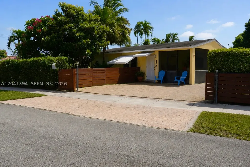 6701 Harding Street Hollywood FL 33024