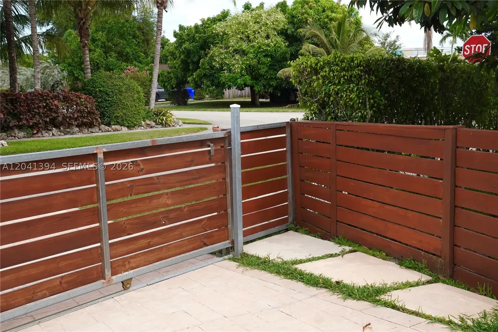 6701 Harding Street Hollywood FL 33024