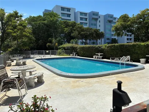 9159 SW 77th Avenue Miami FL 33156
