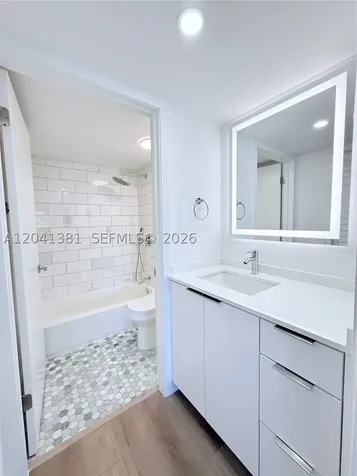 1900 Meridian Avenue Miami Beach FL 33139