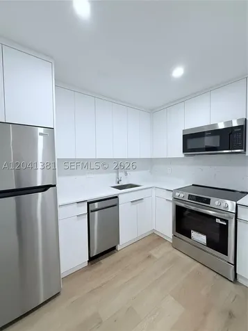 1900 Meridian Avenue Miami Beach FL 33139
