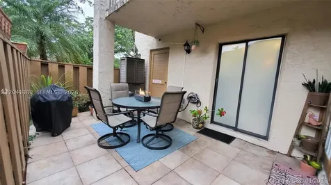 40 Wimbledon Lake Drive Plantation FL 33324