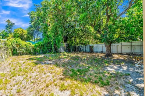 2910 NW 47th Street Miami FL 33142
