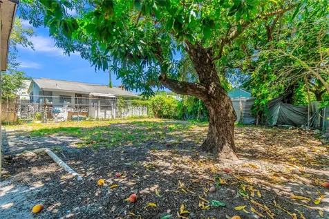2910 NW 47th Street Miami FL 33142