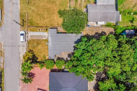 2910 NW 47th Street Miami FL 33142