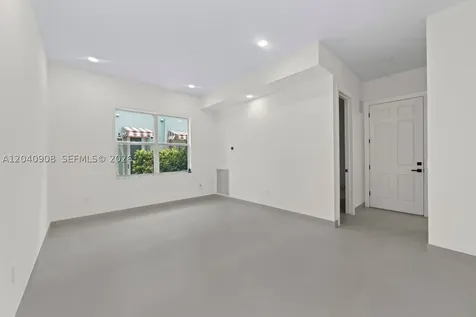 3040 SW 44th Court Dania Beach FL 33312