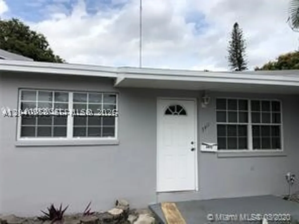 5411 SW 38th Court West Park FL 33023
