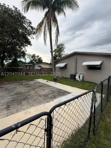 300 SW 9th Avenue Hallandale Beach FL 33009