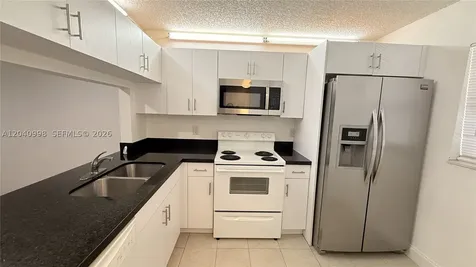 9262 NW 1st Street Pembroke Pines FL 33024