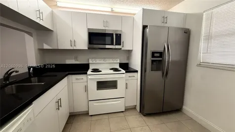 9262 NW 1st Street Pembroke Pines FL 33024