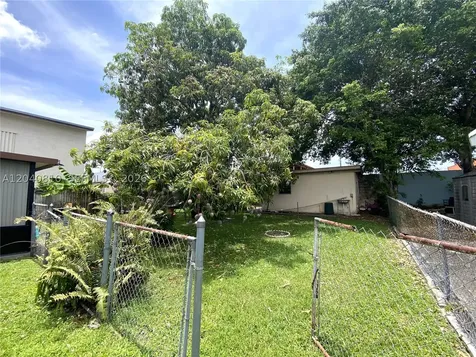 3010-3012 NW 26th Street Miami FL 33142