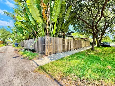 3800 W Park Road Hollywood FL 33021