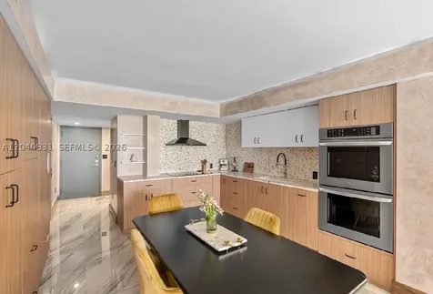 2457 Collins Avenue Miami Beach FL 33140