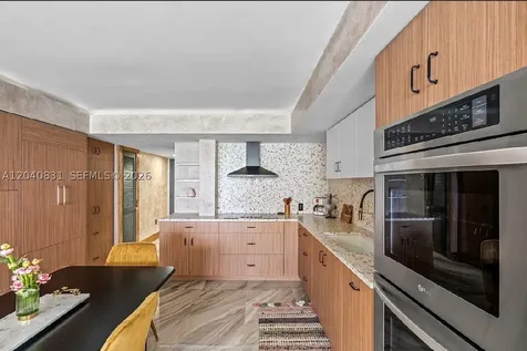 2457 Collins Avenue Miami Beach FL 33140