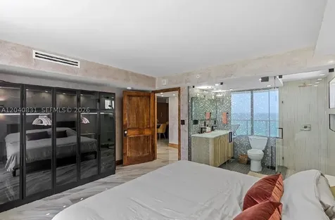 2457 Collins Avenue Miami Beach FL 33140