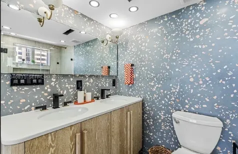 2457 Collins Avenue Miami Beach FL 33140