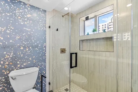 2457 Collins Avenue Miami Beach FL 33140
