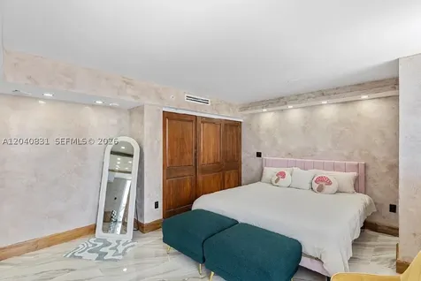 2457 Collins Avenue Miami Beach FL 33140