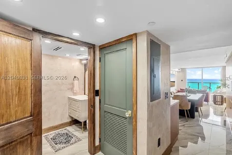2457 Collins Avenue Miami Beach FL 33140