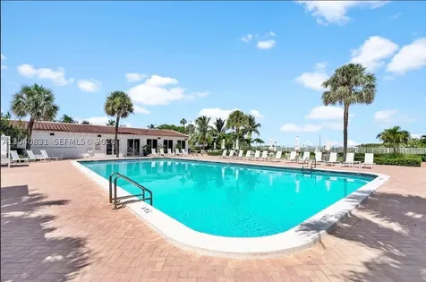 2457 Collins Avenue Miami Beach FL 33140