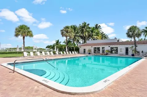 2457 Collins Avenue Miami Beach FL 33140