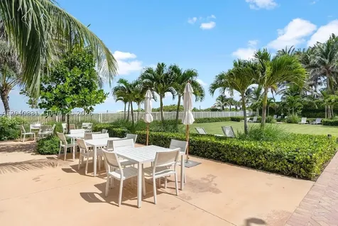 2457 Collins Avenue Miami Beach FL 33140