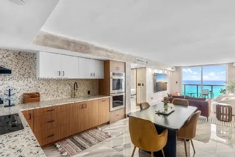 2457 Collins Avenue Miami Beach FL 33140