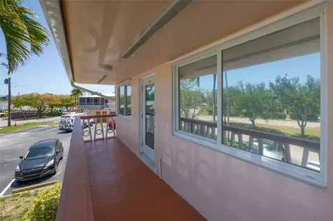 920 SW 10th Terrace Hallandale Beach FL 33009