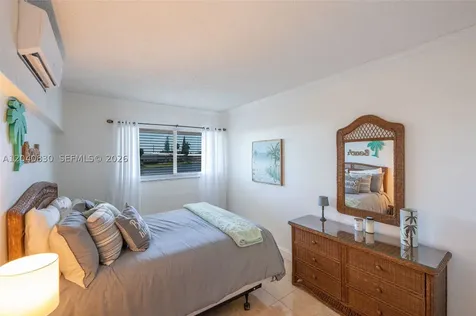 920 SW 10th Terrace Hallandale Beach FL 33009