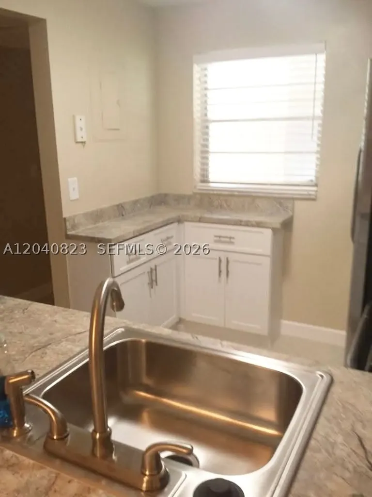 9235 Lagoon Place Davie FL 33324