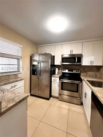 9235 Lagoon Place Davie FL 33324