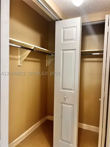 9235 Lagoon Place Davie FL 33324