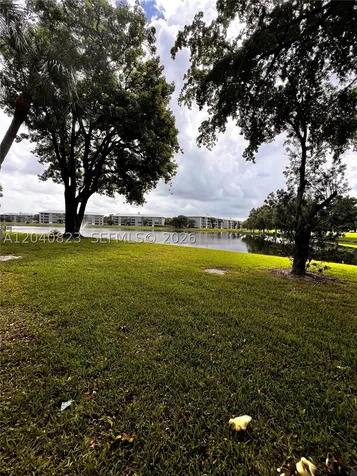 9235 Lagoon Place Davie FL 33324