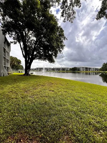 9235 Lagoon Place Davie FL 33324