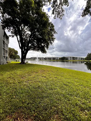 9235 Lagoon Place Davie FL 33324
