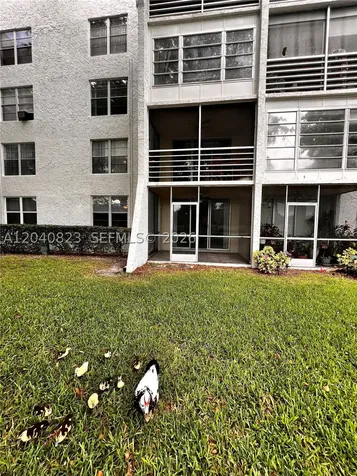 9235 Lagoon Place Davie FL 33324