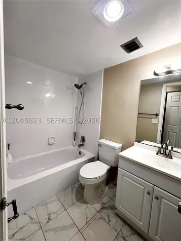9235 Lagoon Place Davie FL 33324