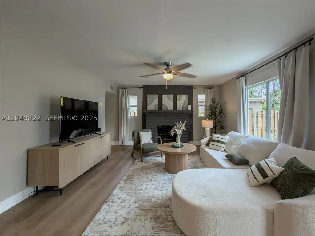 1813 SW 10th Street Fort Lauderdale FL 33312