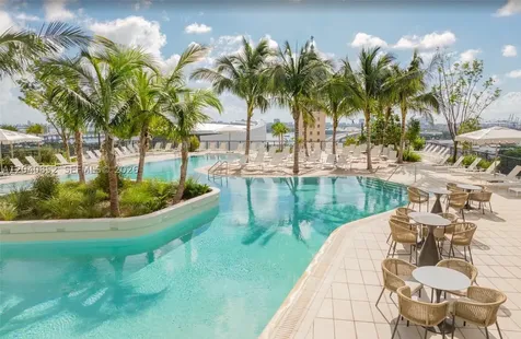 159 NE 6th Street Miami FL 33132